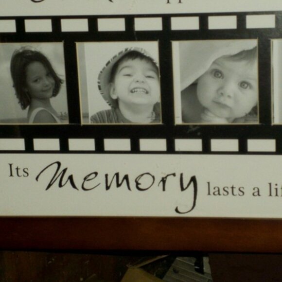 MULTI PHOTO FRAME NEW, NO DAMAGE, HOLDS 4 5 X 7 OR 4X6. , DARK WOOD FRAME - Picture 1 of 4